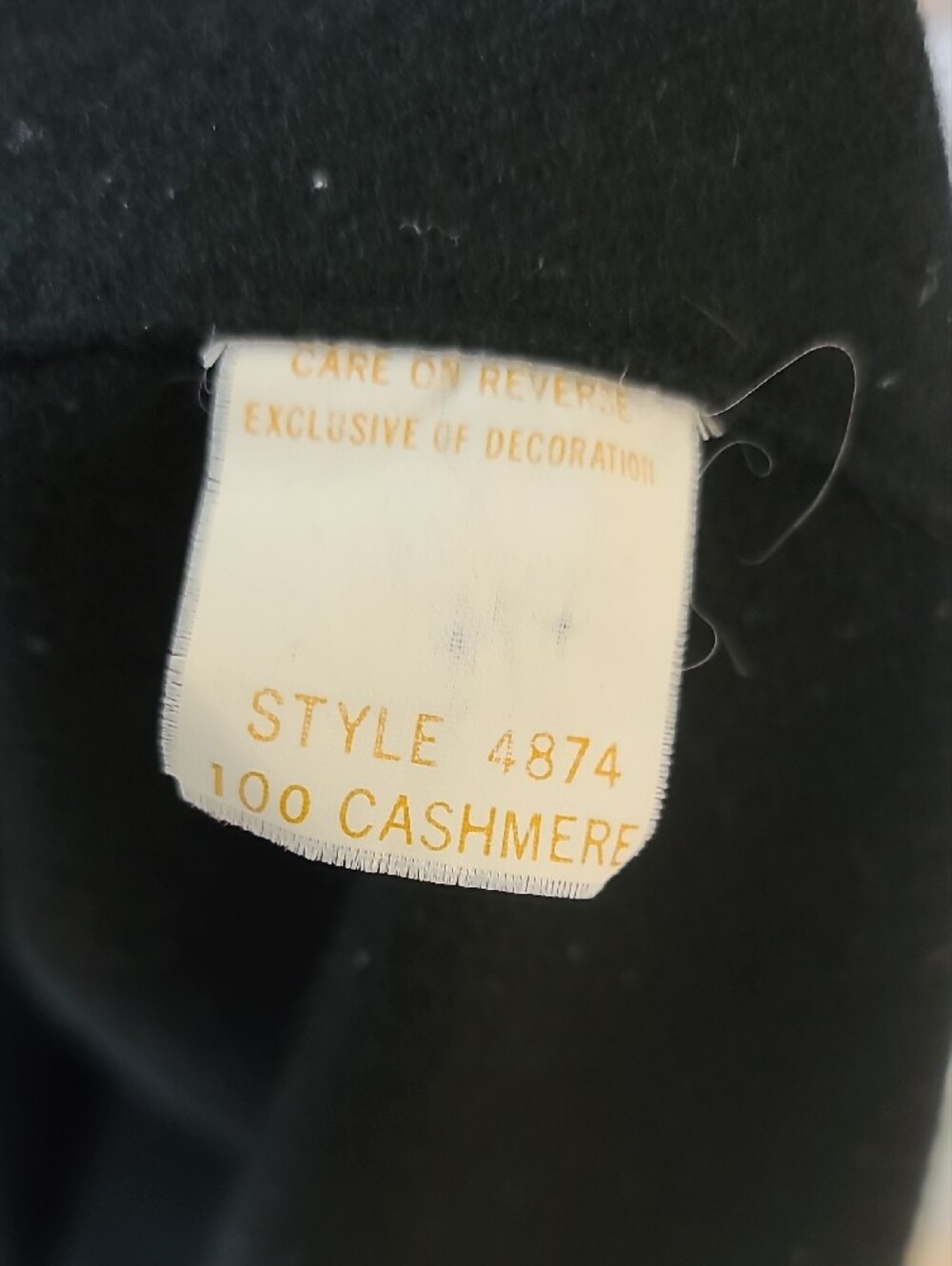 Ralph Lauren Black Cashmere Robe with Velvet Collar & Gold Fox & Bugle Crest. - Picture 2 of 7
